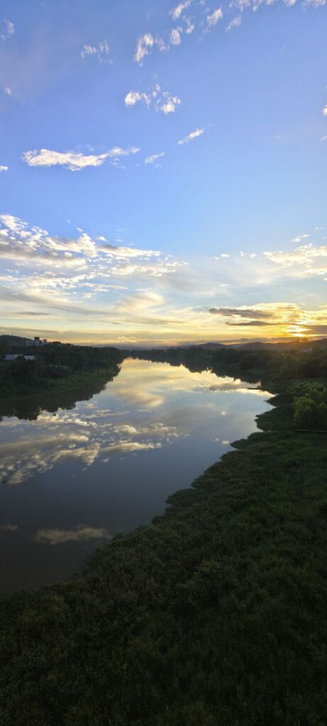 Pôr do Sol no Vale
Name: Sunset in the Valley. Local: Rio Itajaí Açu, Gaspar - S.C
Location: Itajaí Açu River, Gaspar - SC
Valor: R$ 750,00