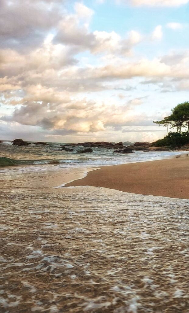 Remanso (de mar e de Alma). Name: Haven (of the Sea and the Soul). Local: Praia da Saudade, Penha - S.C. Location: Saudade Beach, Penha - Santa Catarina. Valor: R$ 900,00