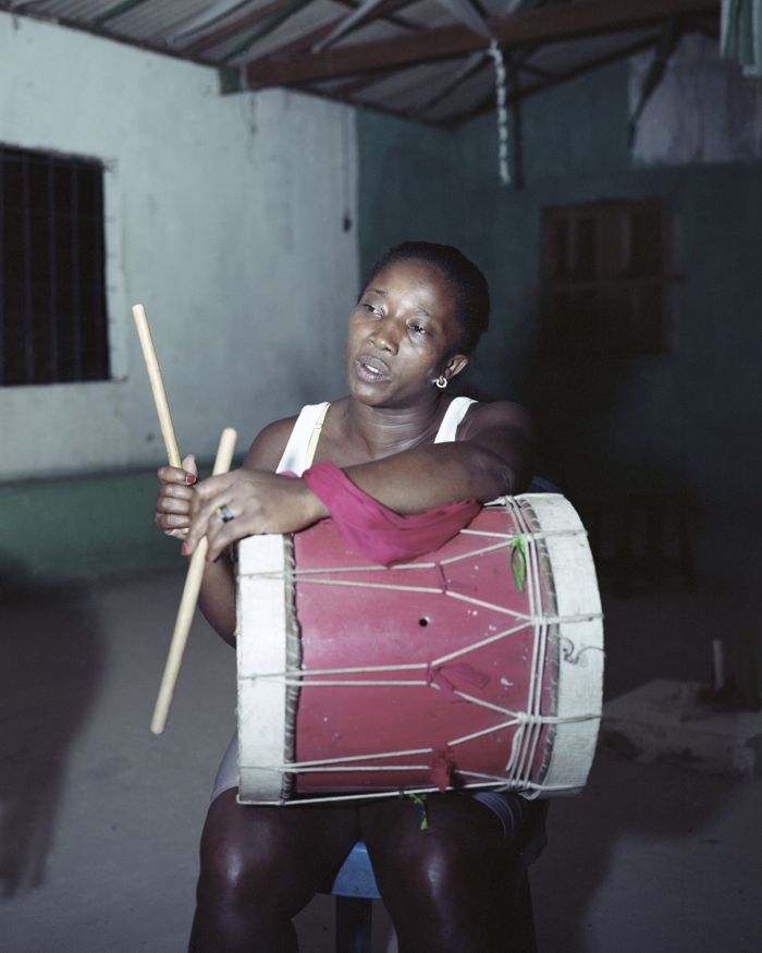 Quilombola's traditions from the series Frames of Struggle (tecnica c-print digital de filme Kodak Aerochrome em papel fotográfico, 40x50cm) R$ 2.600,00